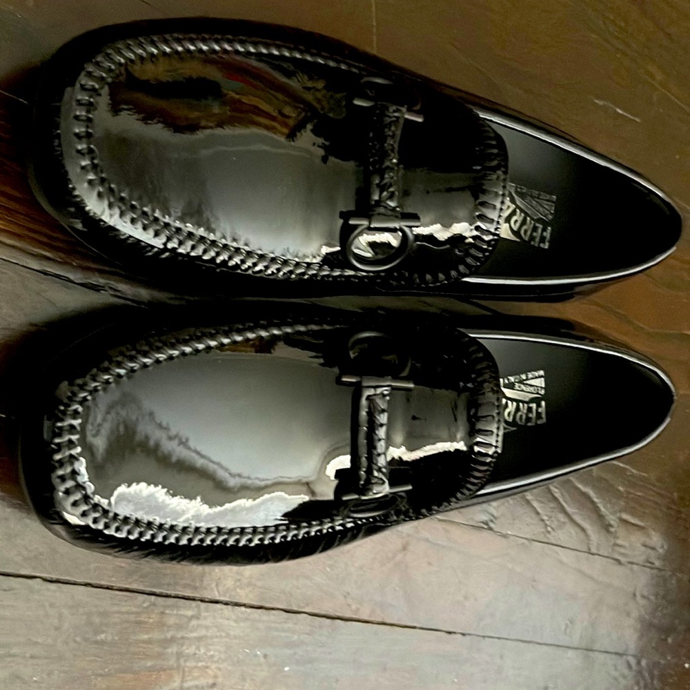 Ferragamo Men’s Diver Patent Leather with the Gancini Ornament size 7.EE